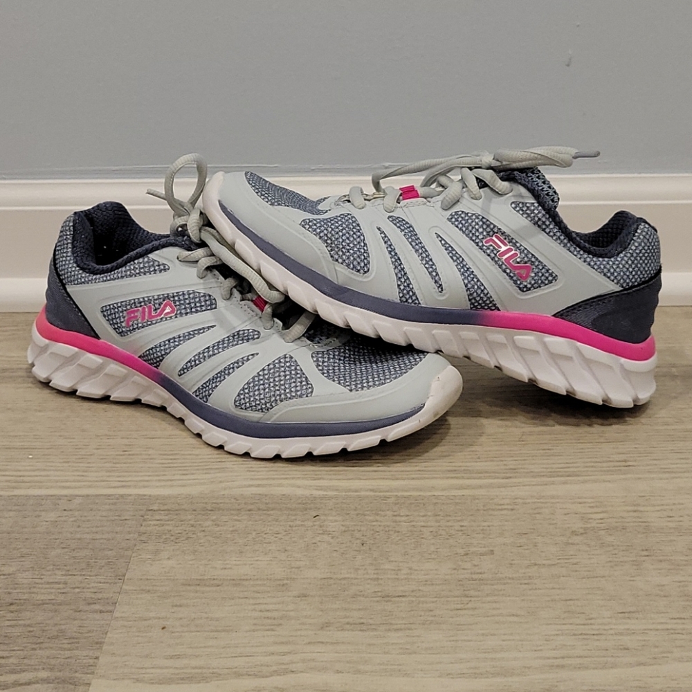 FILA Gym Shoes Size 6.5 Cute❤️